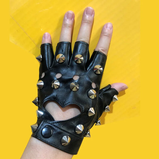 Fingerlose Handschuhe mit Nieten