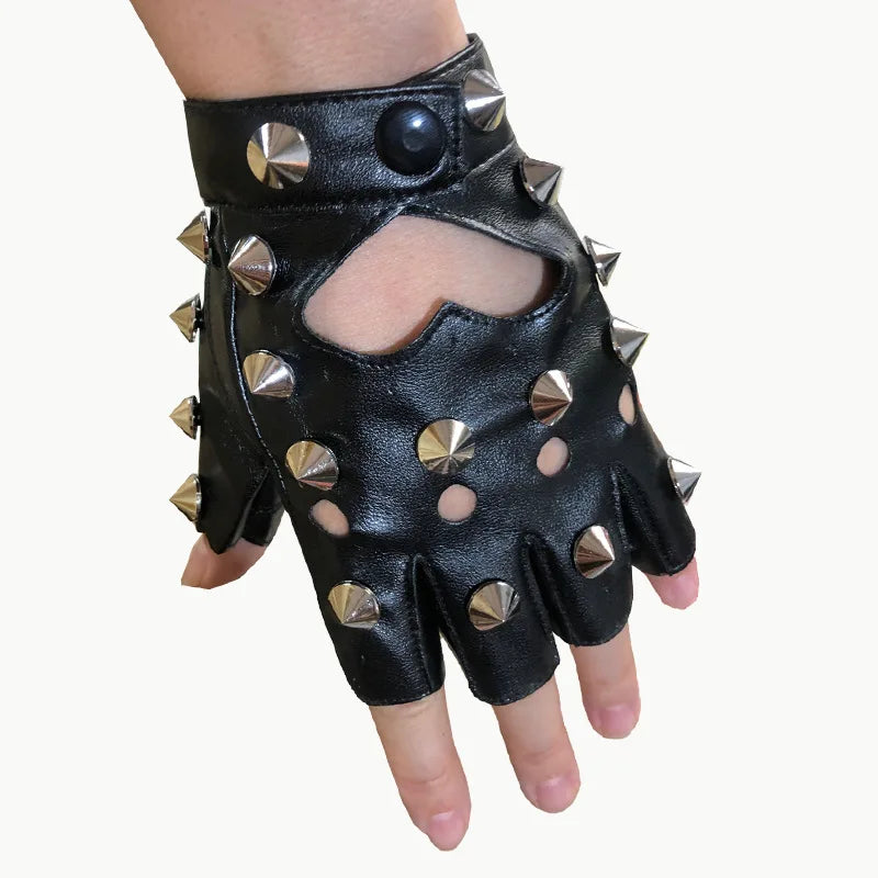 Fingerlose Handschuhe mit Nieten