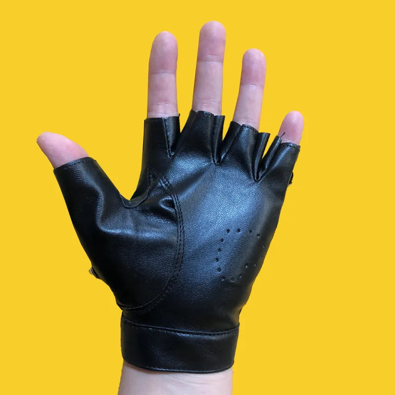 Fingerlose Handschuhe mit Nieten